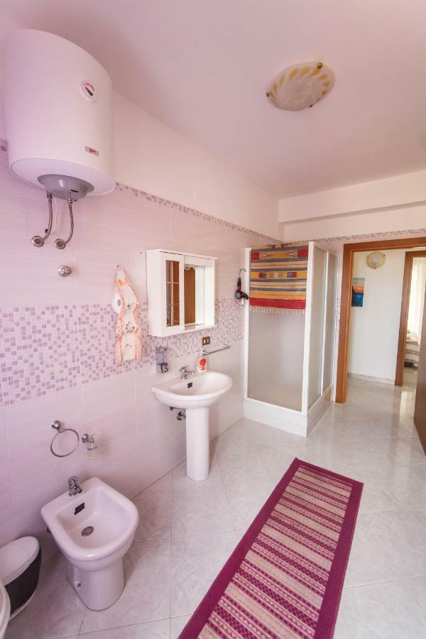 Casa Vacanze L'Orizzonte Aparthotel Валдериче Екстериор снимка