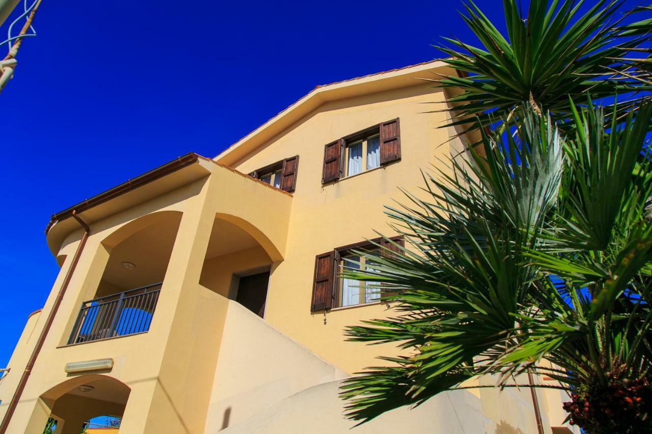 Casa Vacanze L'Orizzonte Aparthotel Валдериче Екстериор снимка